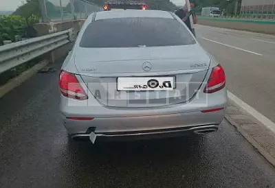 Photo 1 of 9: 2018 Mercedes-Benz E220d 4Matic, VIN WDDZF0FB1JA475933 — Korean insurance auction
