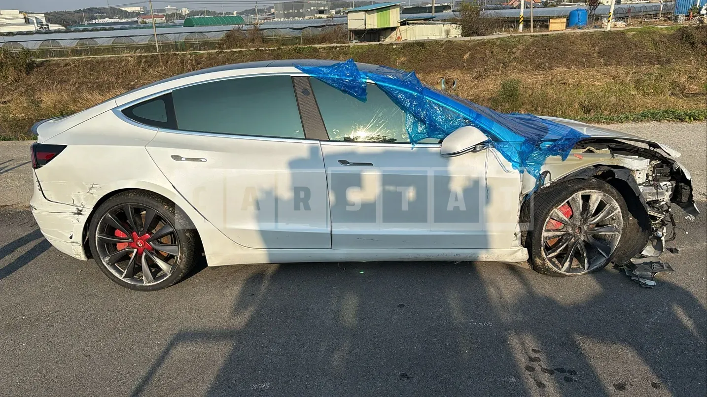 Photo 2 of 13: 2020 Tesla Model 3, VIN 5YJ3E1ECXLF750910 — Korean insurance auction