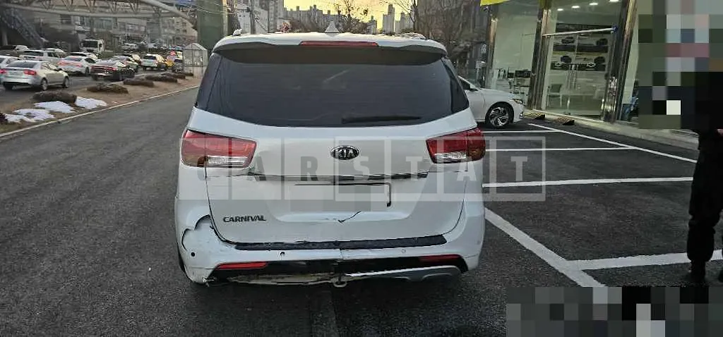 Photo 2 of 5: 2016 Kia Carnivals — Korean insurance auction