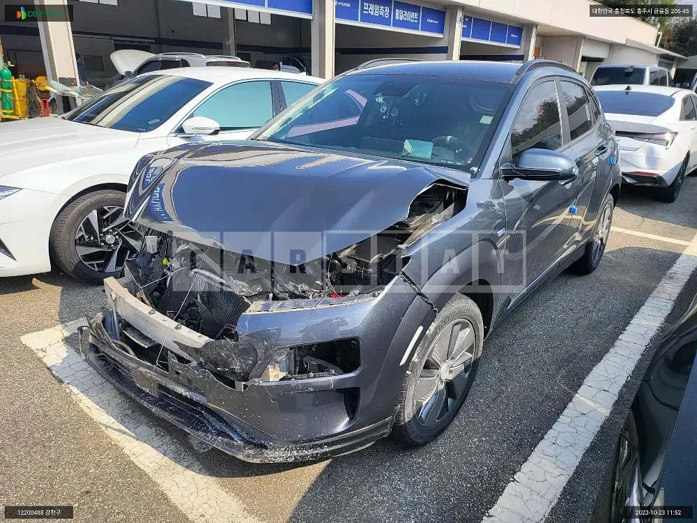 Photo 2 of 22: 2018 Hyundai Kona Electric, VIN KMHK381GFKU007673 — Korean insurance auction