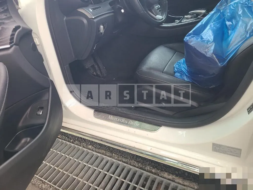 Photo 2 of 23: 2017 Mercedes-Benz E220 d — Korean insurance auction