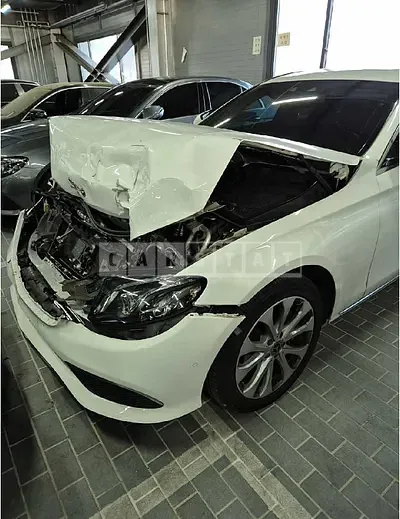 Photo 1 of 39: 2020 Mercedes-Benz E300 4Matic — Korean insurance auction