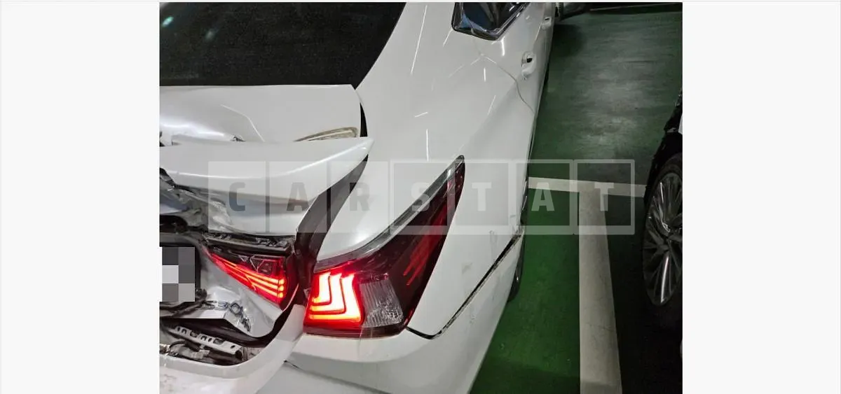 Photo 2 of 38: 2019 Lexus ES300h — Korean insurance auction