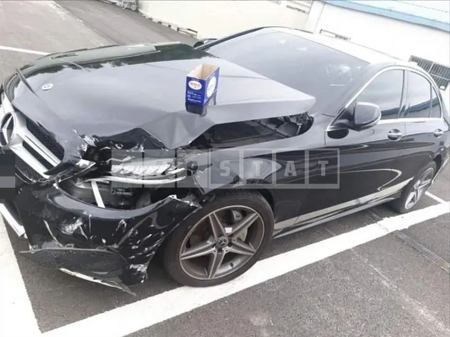 Photo 2 of 8: 2018 Mercedes-Benz C200 4Matic — Korean insurance auction