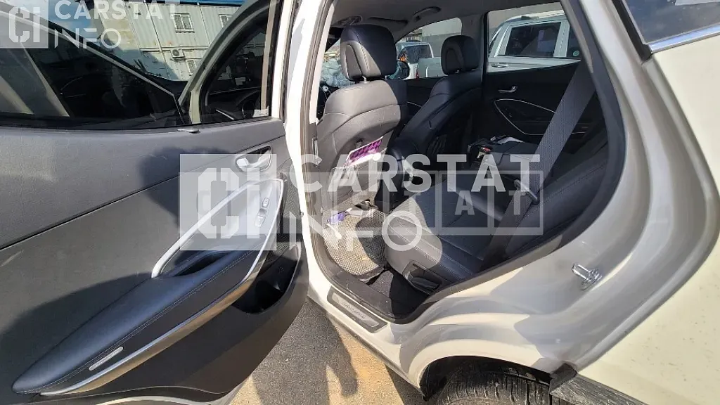 Photo 2 of 14: 2016 Hyundai Santa Fe, VIN KMHSW81UDGU666625 — Korean insurance auction