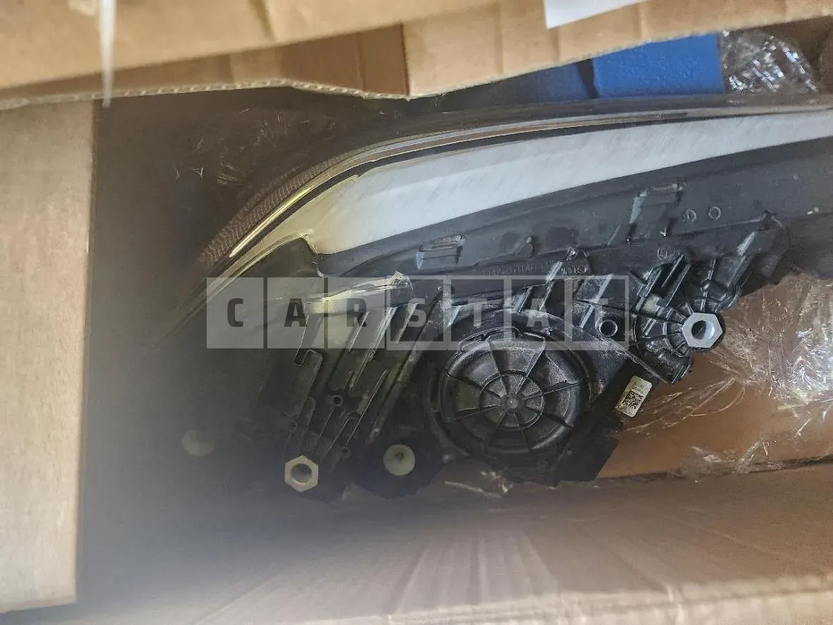 Photo 3 of 3: 2019 BMW (parts) 520d Headlamp — Korean insurance auction