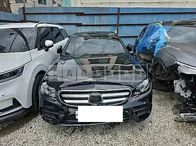 Photo 1 of 17: 2019 Mercedes-Benz E350 4Matic — Korean insurance auction