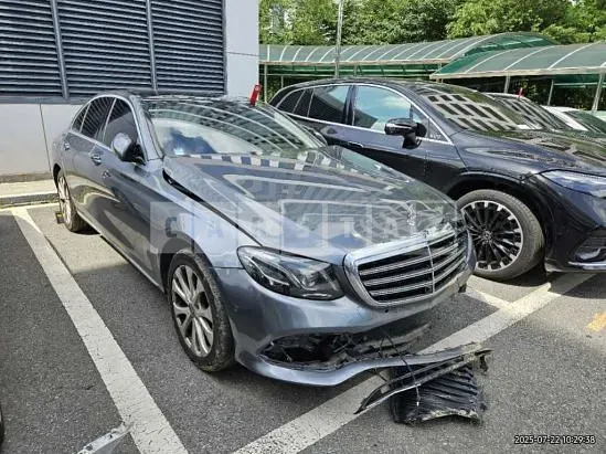 Photo 2 of 33: 2019 Mercedes-Benz E 300 4Matic — Korean insurance auction