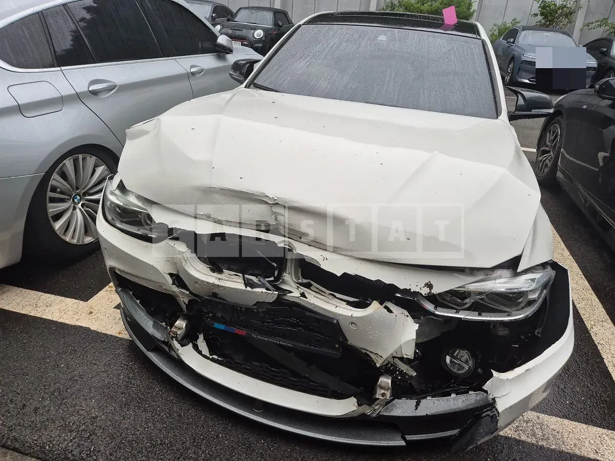 Photo 2 of 10: 2017 BMW 320d — Korean insurance auction