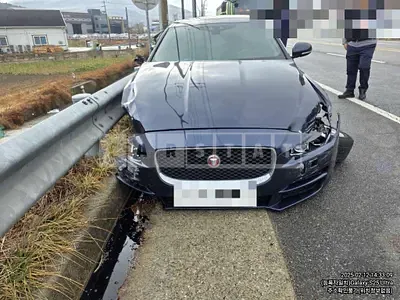 Photo 1 of 14: 2016 Jaguar XE 2.0T — Korean insurance auction