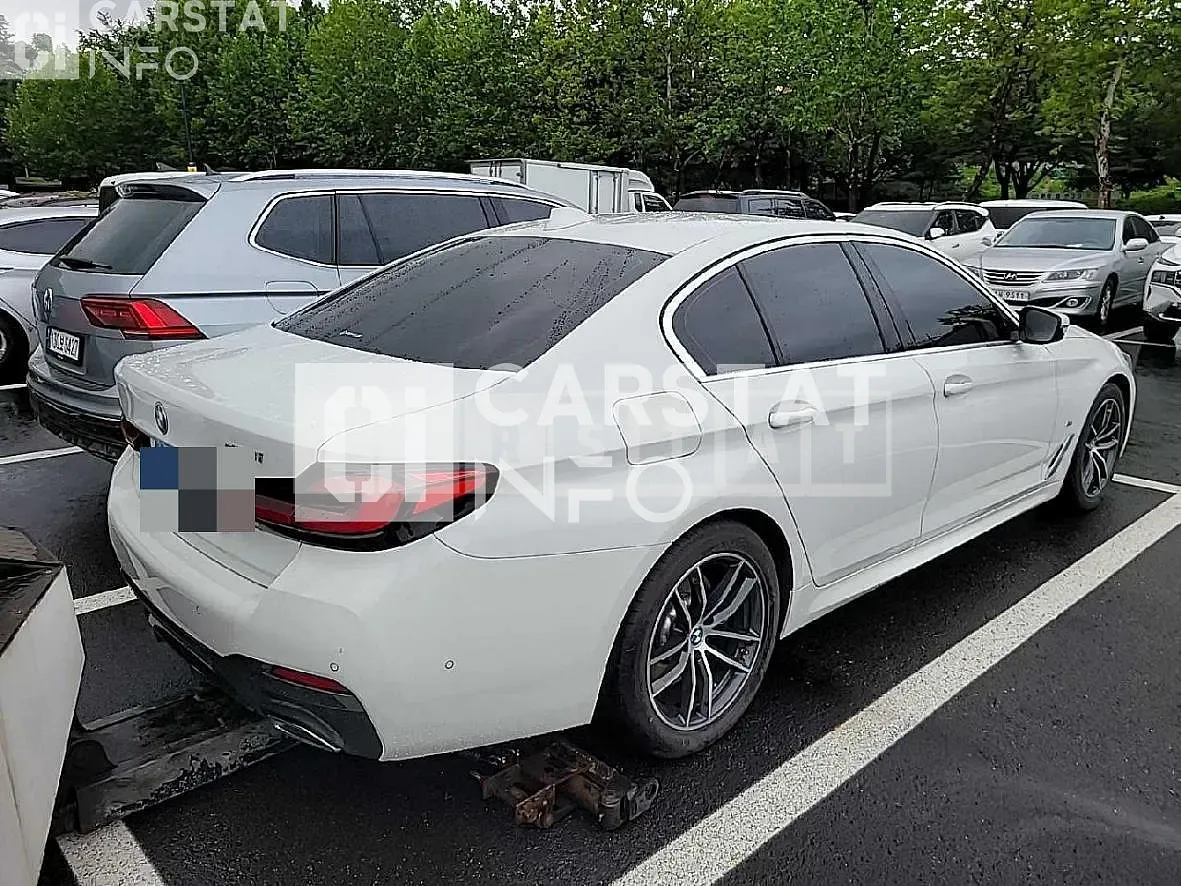 Photo 2 of 10: 2022 BMW Calm 520i — Korean insurance auction