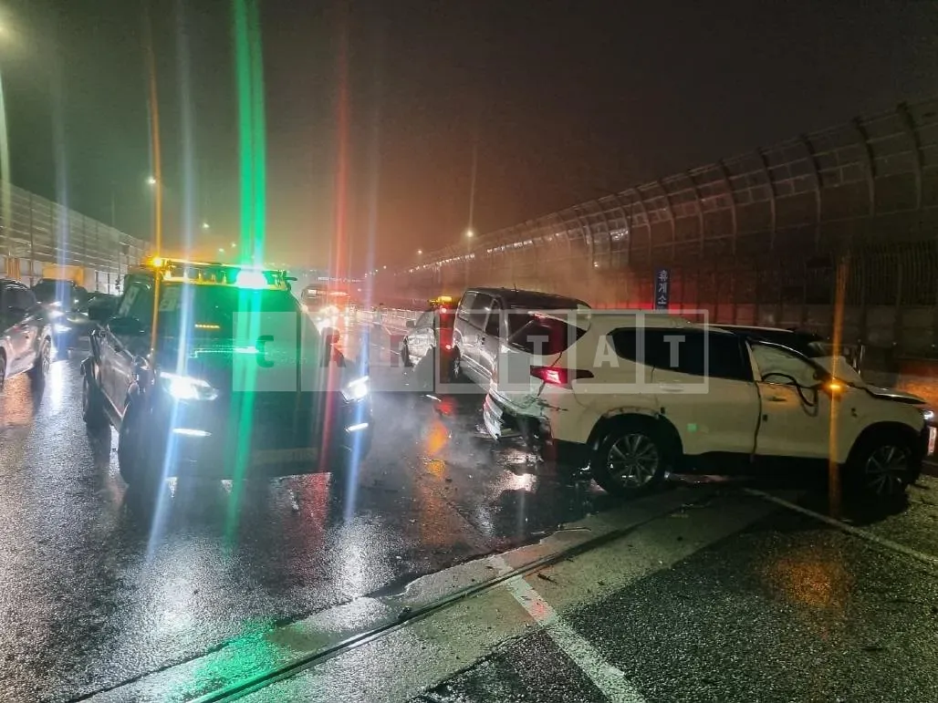 Photo 2 of 6: 2019 Hyundai Santa Fe TM — Korean insurance auction
