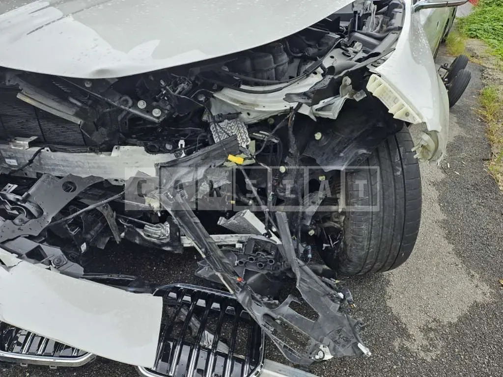 Photo 2 of 25: 2023 BMW 740i — Korean insurance auction