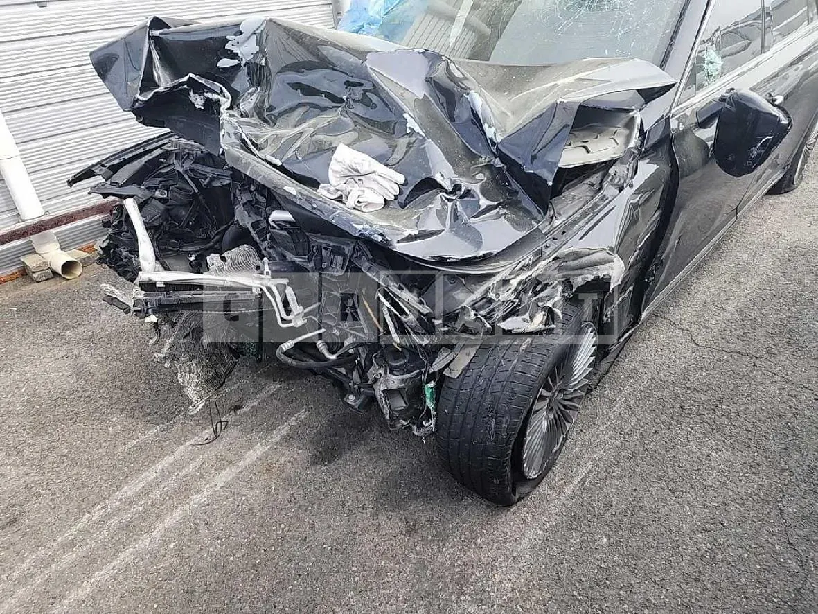 Photo 2 of 15: 2019 Genesis G90 — Korean insurance auction