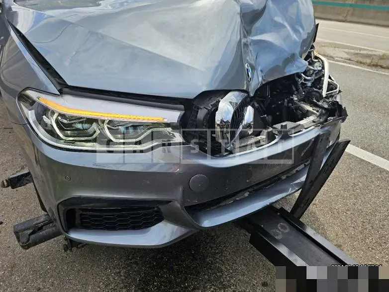 Photo 2 of 14: 2018 BMW 530i — Korean insurance auction