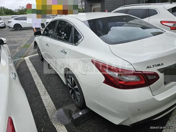 Photo 2 of 15: 2018 Nissan Altima 2.5 — Korean insurance auction