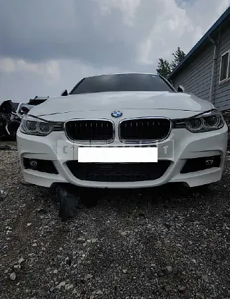 Photo 2 of 13: 2017 BMW 320i — Korean insurance auction