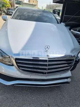 Photo 2 of 30: 2019 Mercedes-Benz E 300 e — Korean insurance auction