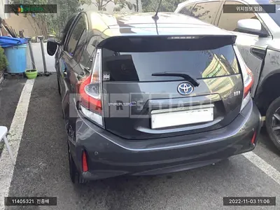 Photo 1 of 17: 2018 Toyota Prius C, VIN JTDKDTB35J1616682 — Korean insurance auction