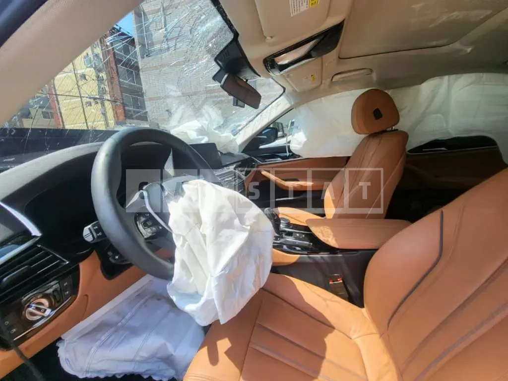 Photo 2 of 26: 2020 BMW 520i Luxury — Korean insurance auction