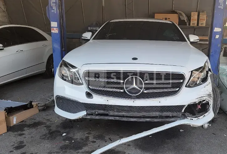 Photo 2 of 19: 2020 Mercedes-Benz E 250, VIN WDDZF4FB1LA728789 — Korean insurance auction