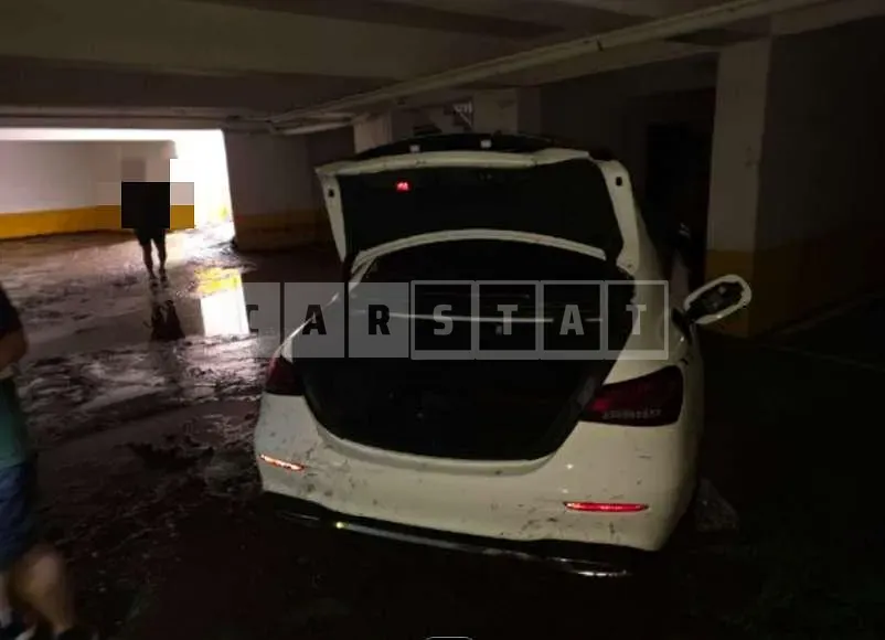 Photo 2 of 18: 2022 Mercedes-Benz E220 d 4Matic — Korean insurance auction