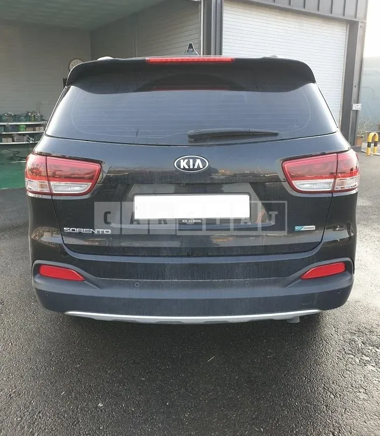 Photo 2 of 9: 2017 Kia Sorento, VIN KNAPS81ABHA338331 — Korean insurance auction