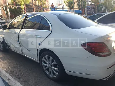 Photo 1 of 17: 2016 Mercedes-Benz E300 4Matic — Korean insurance auction