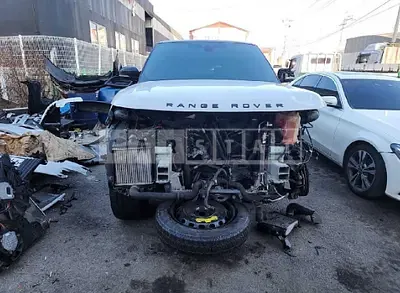 Photo 1 of 50: 2018 Land Rover Range Rover 4.4d, VIN SALGA2BJ8JA511439 — Korean insurance auction