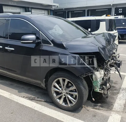 Photo 2 of 15: 2020 Kia Carnival — Korean insurance auction