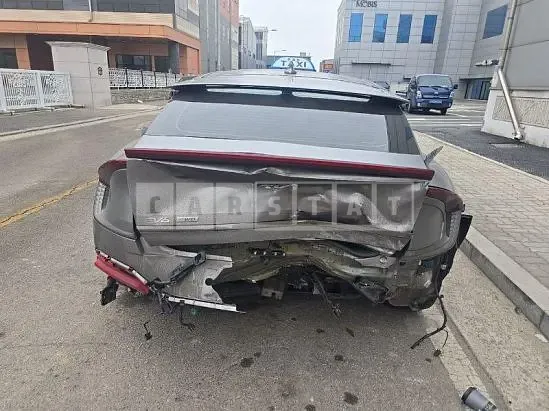 Photo 2 of 10: 2023 Kia EV6 — Korean insurance auction
