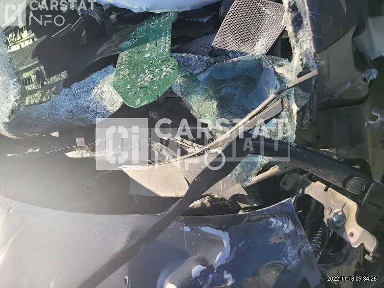 Photo 2 of 20: 2017 Kia Carnival, VIN KNAMC81ABHS275683 — Korean insurance auction
