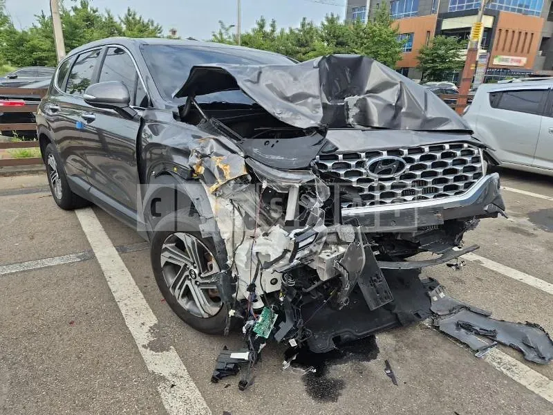 Photo 2 of 19: 2020 Hyundai Santa Fe, VIN KMHS281HGMU315536 — Korean insurance auction