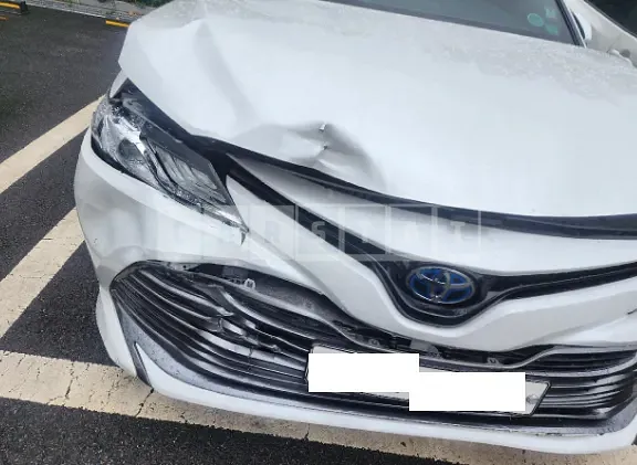 Photo 2 of 27: 2018 Toyota Camry Hybrid, VIN JTNB21HK2J3011592 — Korean insurance auction