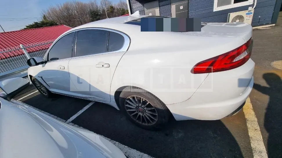 Photo 2 of 25: 2015 Jaguar XF 2.0GTDI, VIN SAJAA06S1FPU57105 — Korean insurance auction