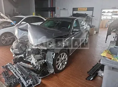 Photo 1 of 10: 2018 Mercedes-Benz E 300 4Matic, VIN WDDZF4KB3JA295964 — Korean insurance auction