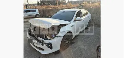 Photo 1 of 10: 2017 Kia K5 — Korean insurance auction