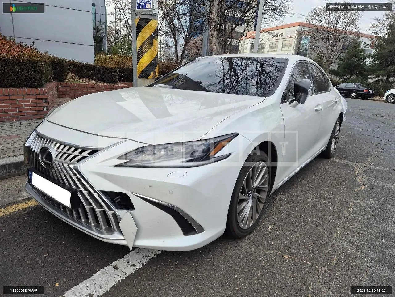 Photo 2 of 48: 2025 Lexus ES300h, VIN JTHBA1C1XT2031988 — Korean insurance auction