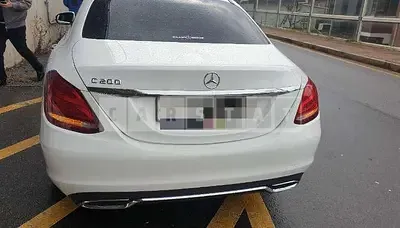 Photo 1 of 4: 2016 Mercedes-Benz C200 — Korean insurance auction