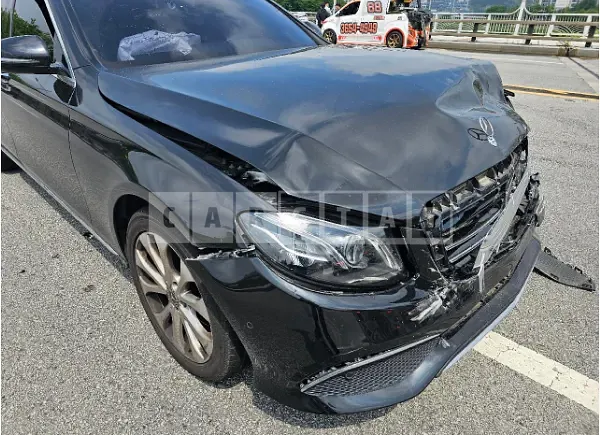 Photo 2 of 30: 2019 Mercedes-Benz E220d — Korean insurance auction