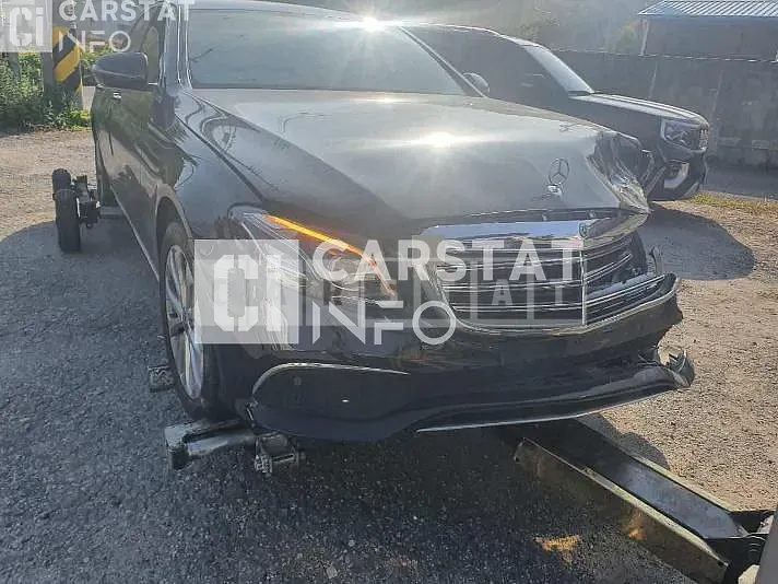 Photo 2 of 19: 2017 Mercedes-Benz E220d 4Matic — Korean insurance auction