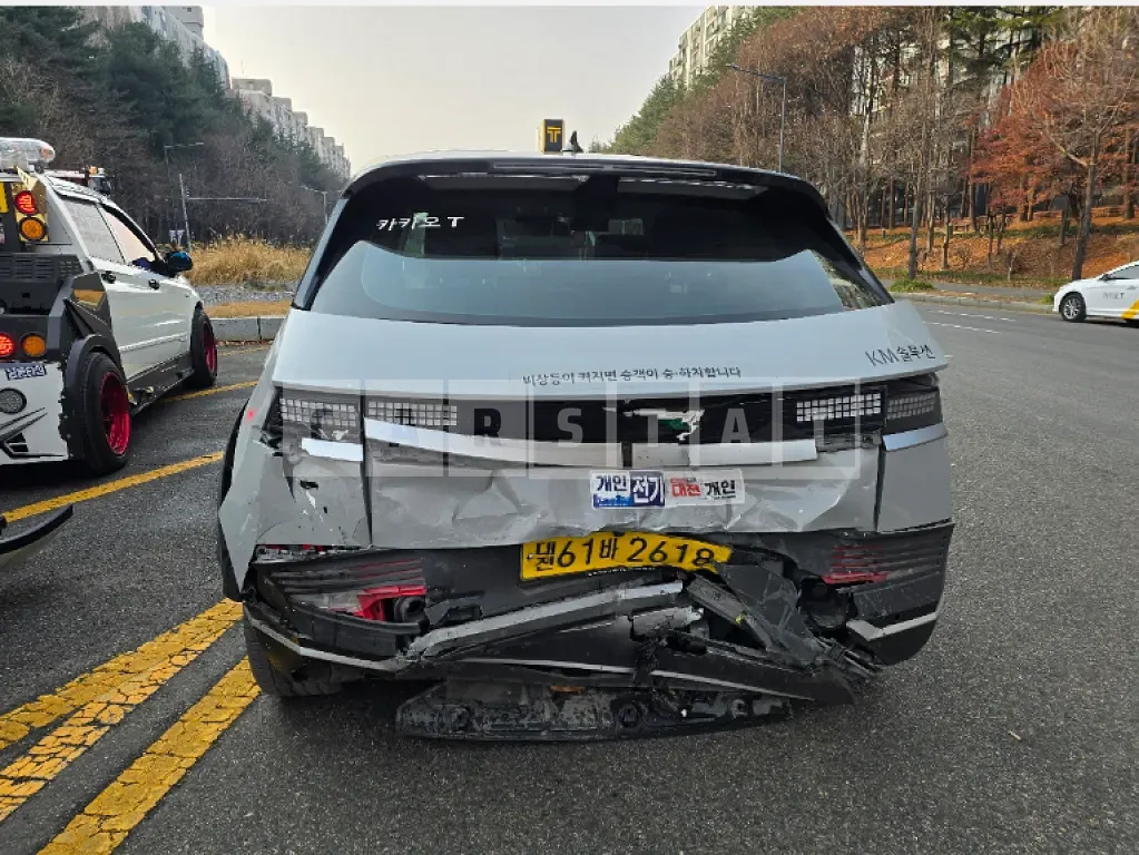 Photo 2 of 3: 2022 Hyundai IONIQ 5 — Korean insurance auction