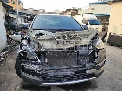 Photo 1 of 26: 2016 Hyundai Santa Fe, VIN KMHSU81UBGU633001 — Korean insurance auction