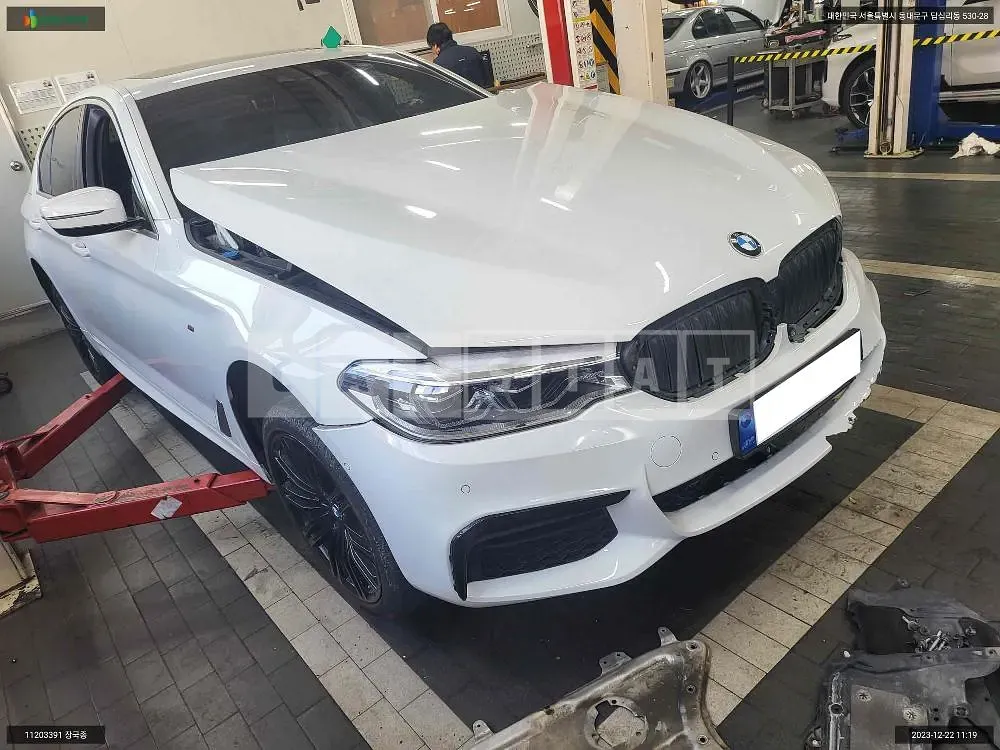 Photo 2 of 22: 2019 BMW 540i xDrive M Sport, VIN WBAJB5109KB371981 — Korean insurance auction