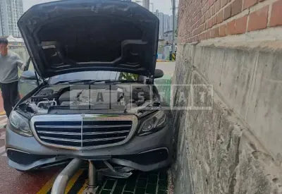 Photo 1 of 9: 2019 Mercedes-Benz E220 d, VIN WDDZF0EB7KA637888 — Korean insurance auction