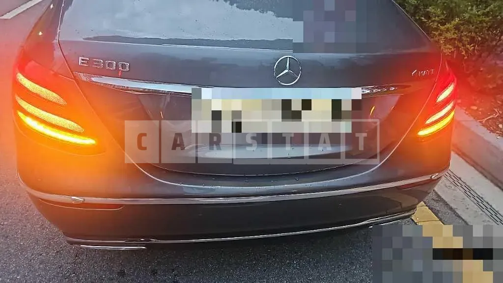 Photo 2 of 11: 2019 Mercedes-Benz E220 d — Korean insurance auction