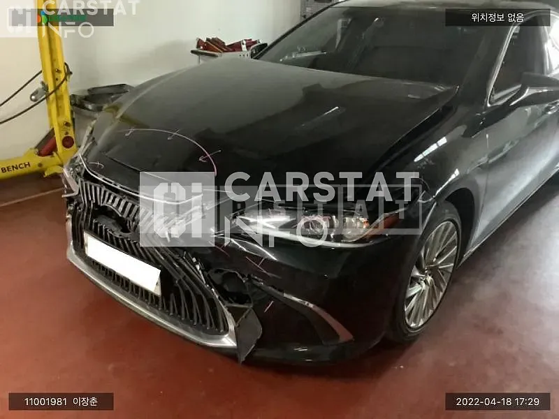 Photo 2 of 15: 2020 Lexus ES300h, VIN JTHB21B18L2071694 — Korean insurance auction