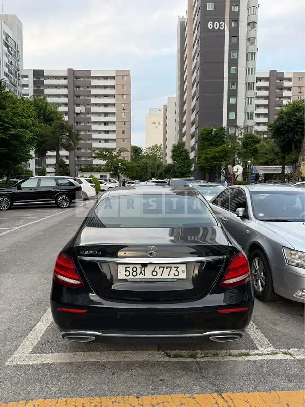 Photo 2 of 4: 2027 Mercedes-Benz E220d, VIN WDDZF0EB1JA479773 — Korean insurance auction