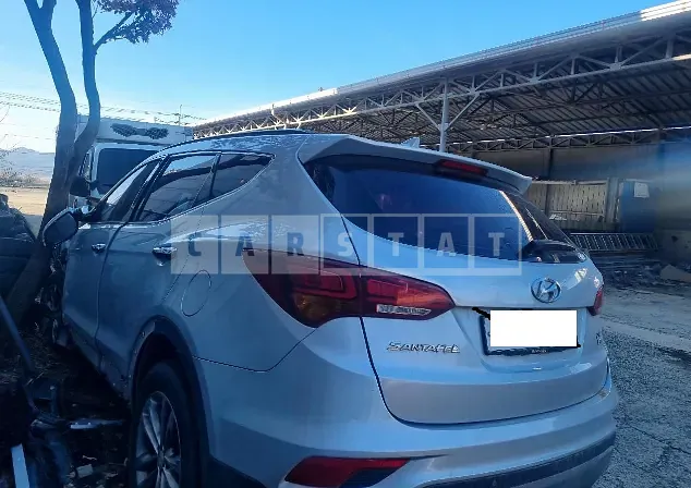 Photo 2 of 8: 2018 Hyundai Santa Fe, VIN KMHSW81UDJU853261 — Korean insurance auction
