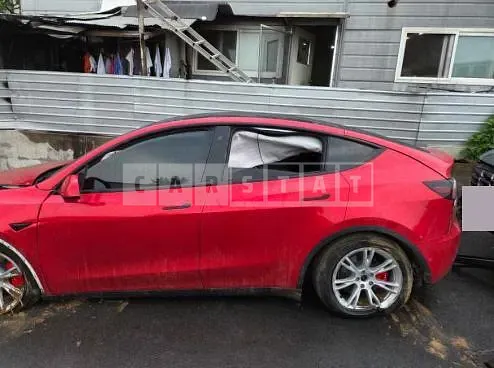 Photo 2 of 10: 2021 Tesla Model Y Long Range — Korean insurance auction